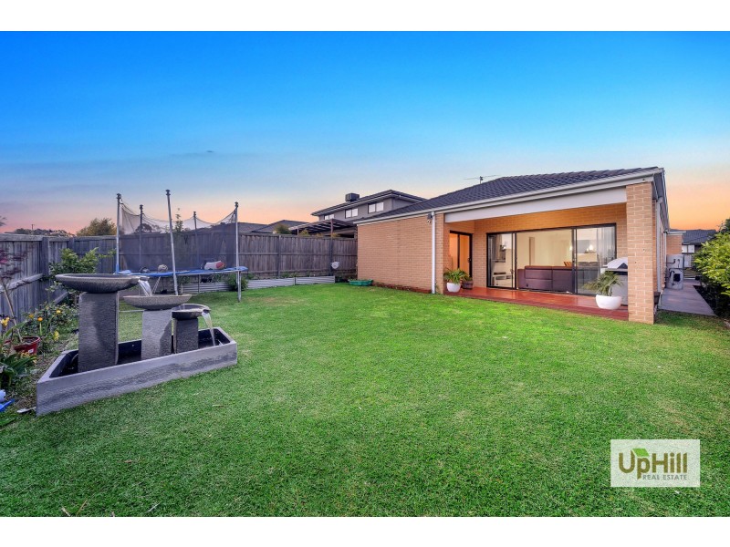 17 Nixon Drive, Berwick VIC 3806
