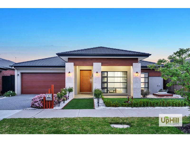16 Bazadaise Drive, Clyde North VIC 3978