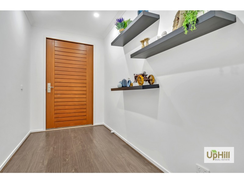 16 Bazadaise Drive, Clyde North VIC 3978