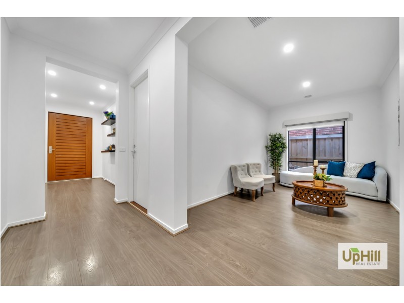 16 Bazadaise Drive, Clyde North VIC 3978