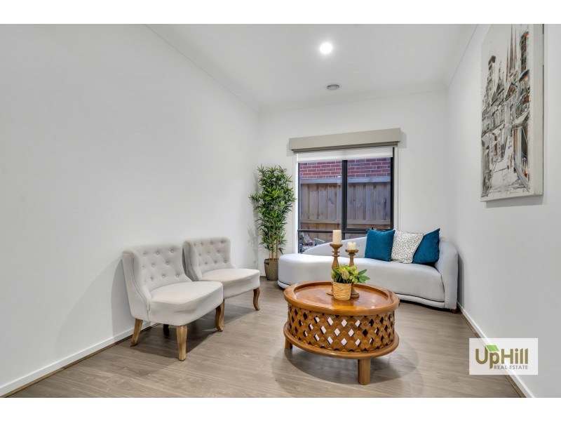 16 Bazadaise Drive, Clyde North VIC 3978