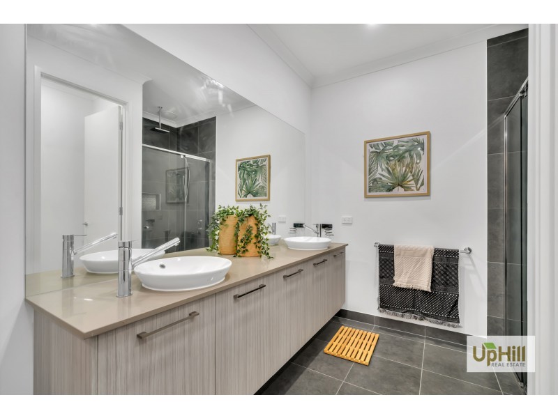 16 Bazadaise Drive, Clyde North VIC 3978