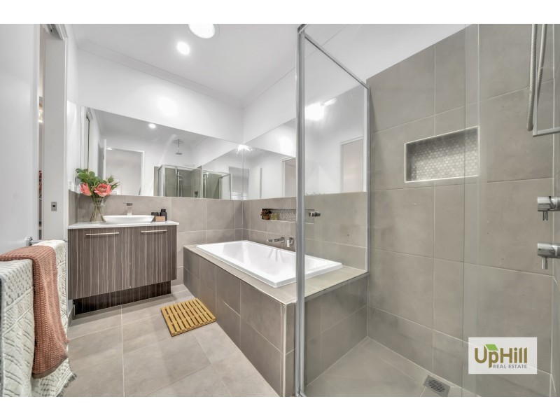 16 Bazadaise Drive, Clyde North VIC 3978