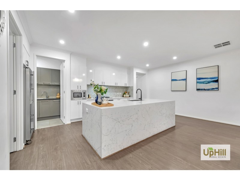 16 Bazadaise Drive, Clyde North VIC 3978