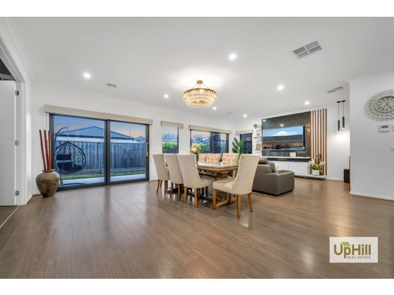 16 Bazadaise Drive, Clyde North VIC 3978