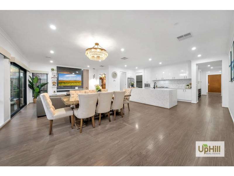 16 Bazadaise Drive, Clyde North VIC 3978