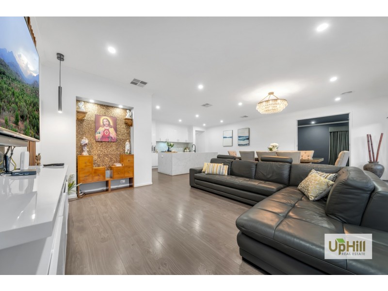 16 Bazadaise Drive, Clyde North VIC 3978