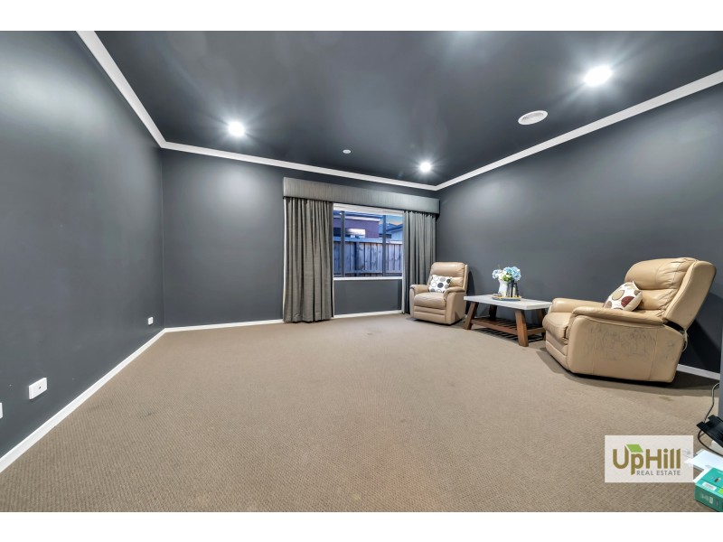 16 Bazadaise Drive, Clyde North VIC 3978