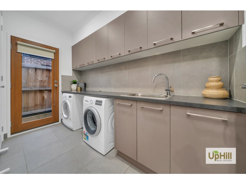 16 Bazadaise Drive, Clyde North VIC 3978