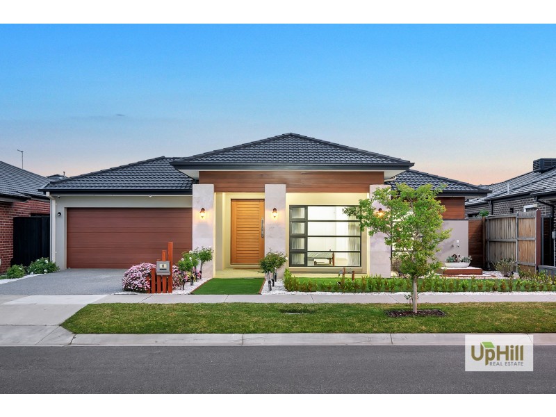 16 Bazadaise Drive, Clyde North VIC 3978