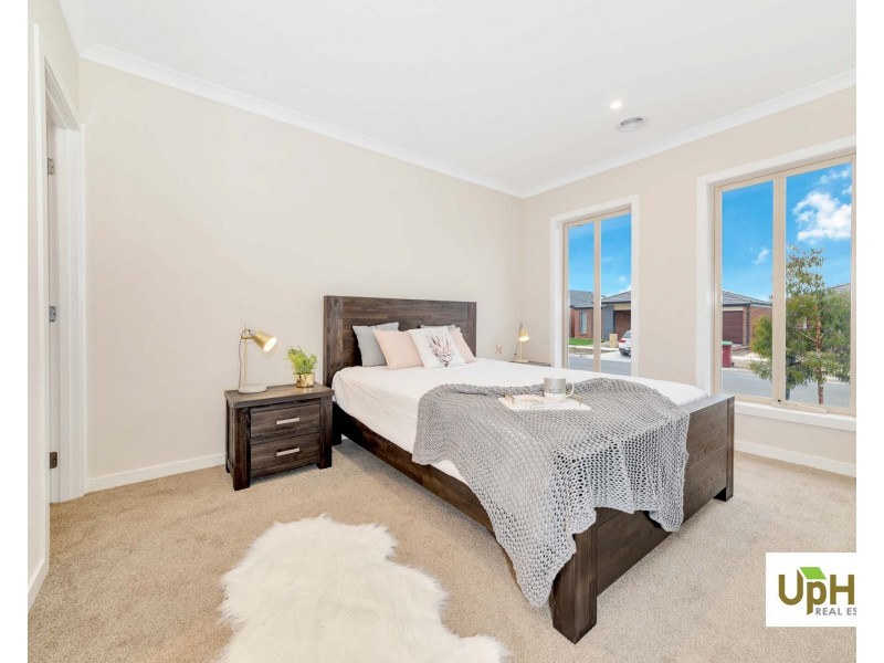 21 Swallowtail Avenue, Clyde North VIC 3978