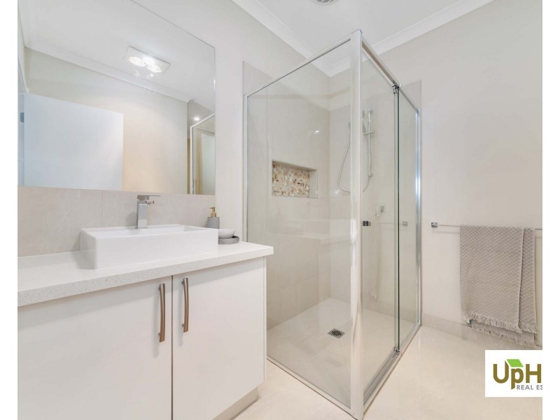 21 Swallowtail Avenue, Clyde North VIC 3978