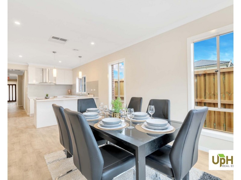 21 Swallowtail Avenue, Clyde North VIC 3978