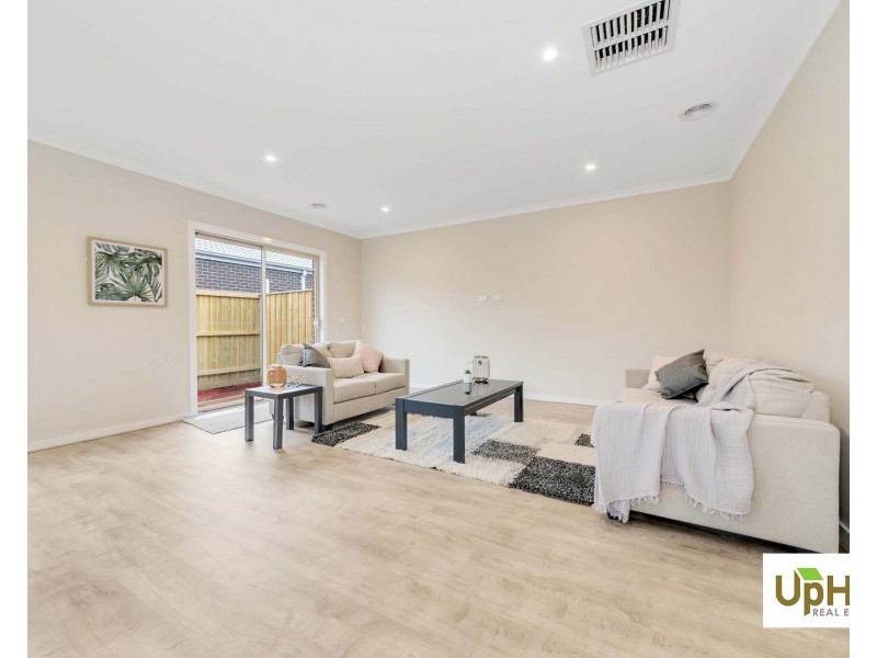 21 Swallowtail Avenue, Clyde North VIC 3978
