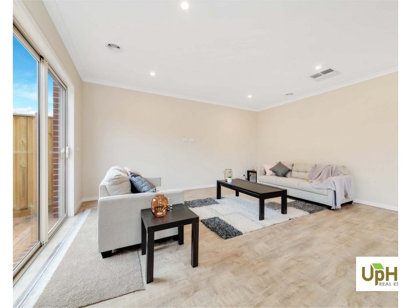 21 Swallowtail Avenue, Clyde North VIC 3978