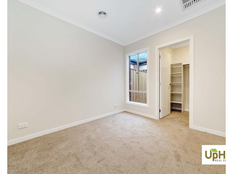 21 Swallowtail Avenue, Clyde North VIC 3978