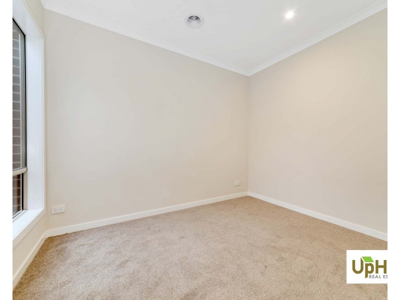 21 Swallowtail Avenue, Clyde North VIC 3978