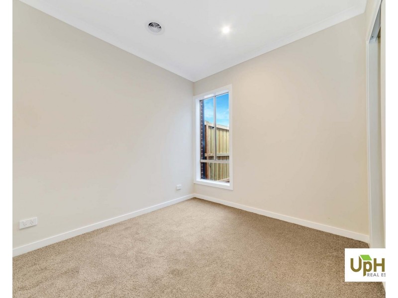 21 Swallowtail Avenue, Clyde North VIC 3978