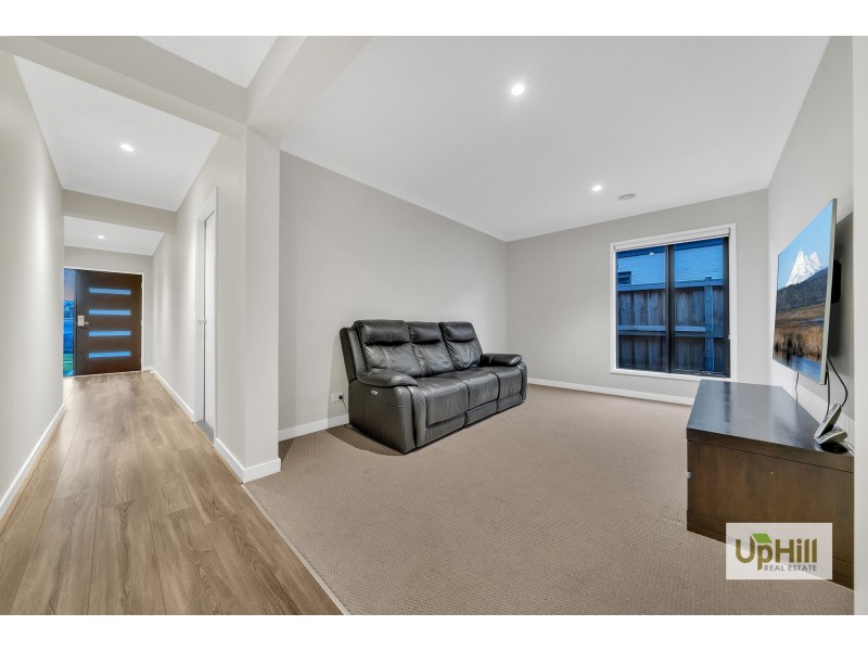 12 Ritchie Drive, Clyde North VIC 3978