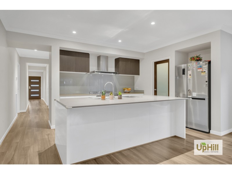 12 Ritchie Drive, Clyde North VIC 3978