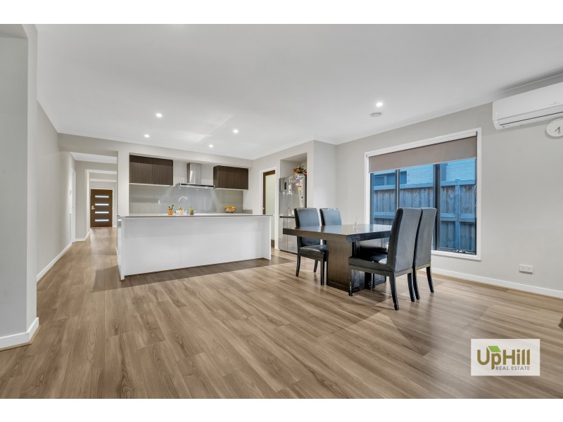 12 Ritchie Drive, Clyde North VIC 3978