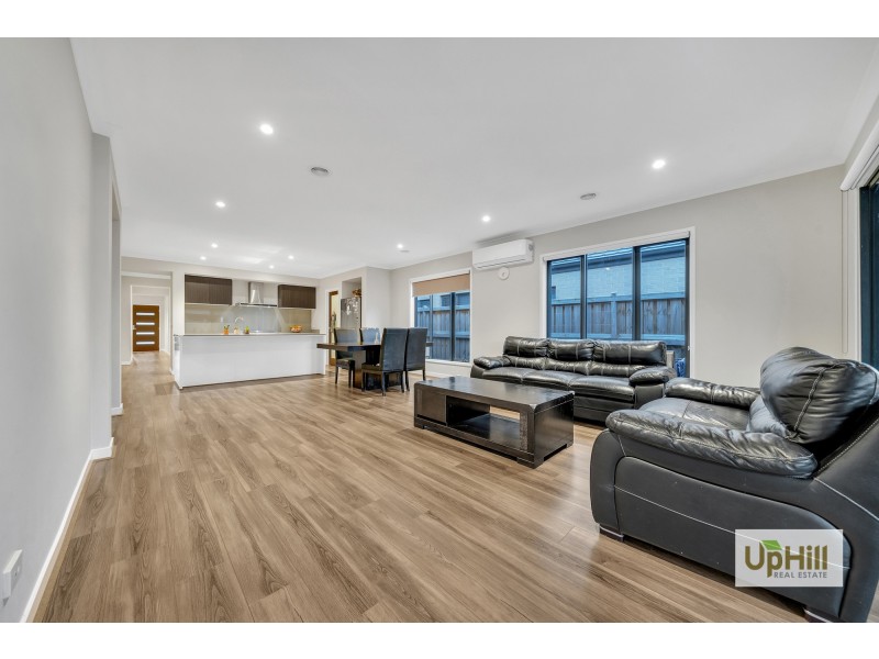 12 Ritchie Drive, Clyde North VIC 3978