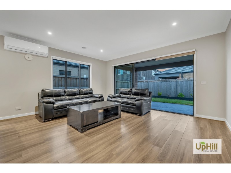 12 Ritchie Drive, Clyde North VIC 3978