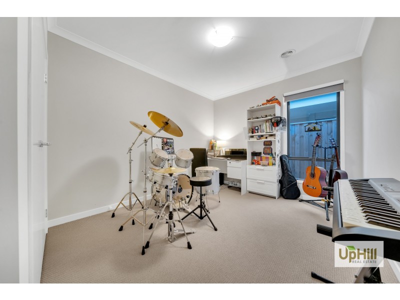 12 Ritchie Drive, Clyde North VIC 3978