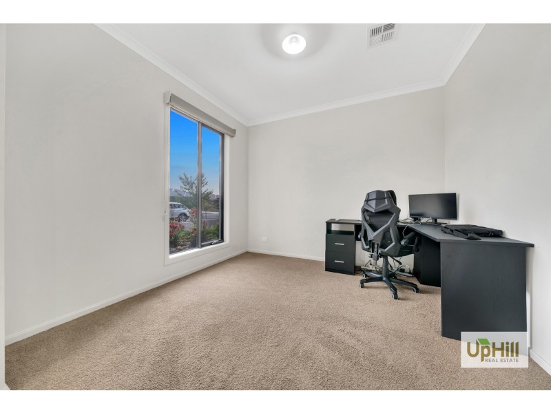 273 Heather Grove, Clyde North VIC 3978