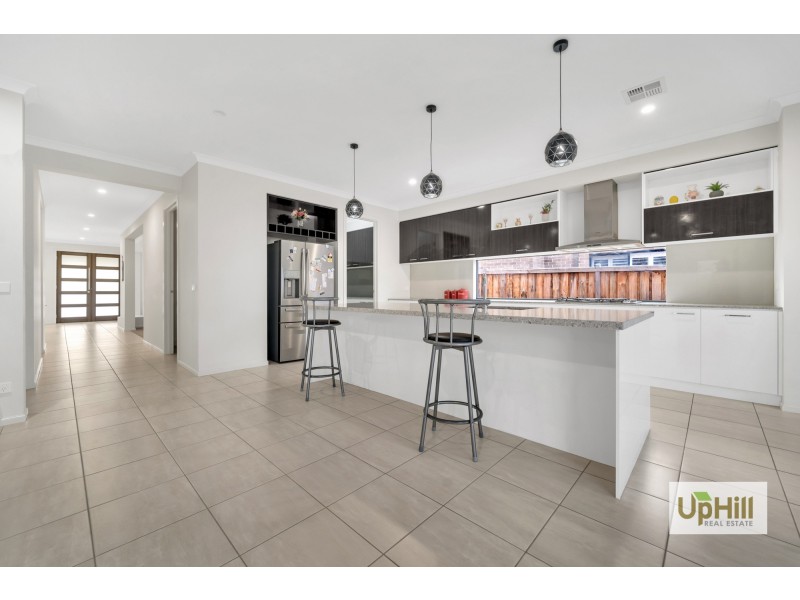 273 Heather Grove, Clyde North VIC 3978