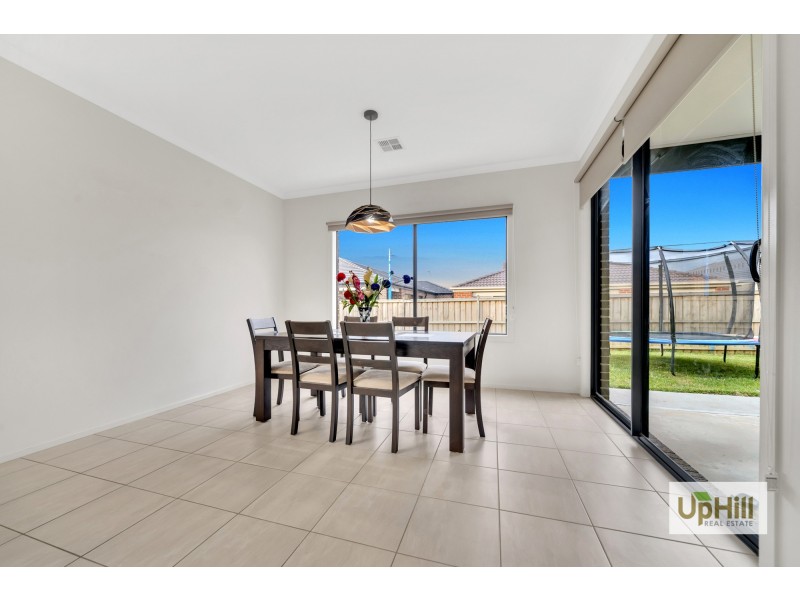 273 Heather Grove, Clyde North VIC 3978