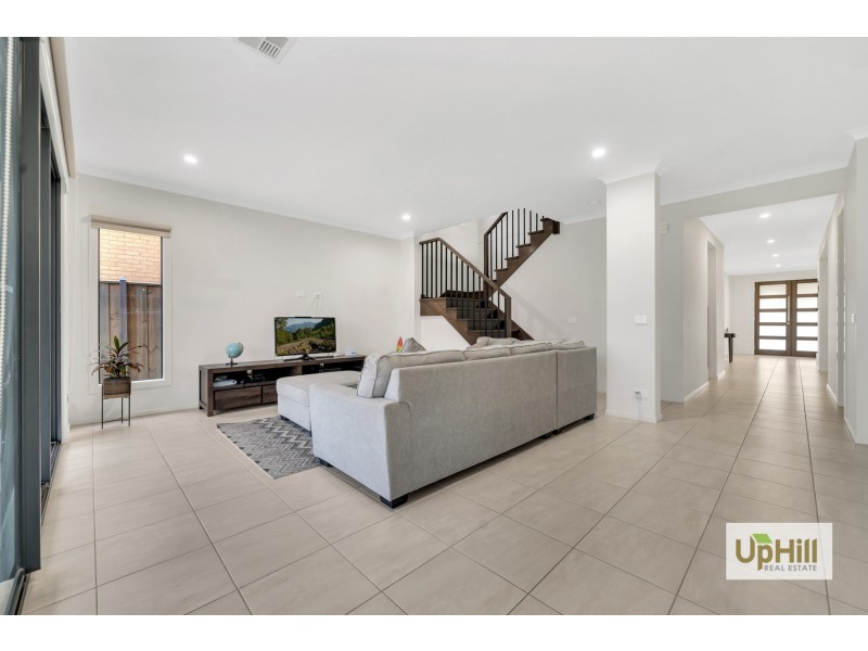 273 Heather Grove, Clyde North VIC 3978