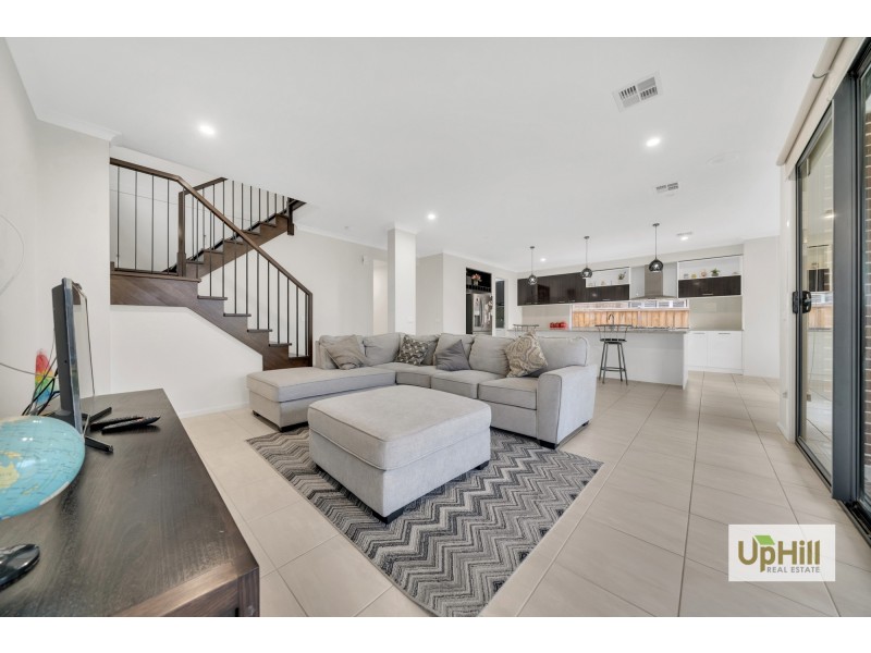 273 Heather Grove, Clyde North VIC 3978