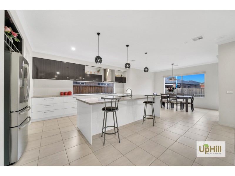 273 Heather Grove, Clyde North VIC 3978