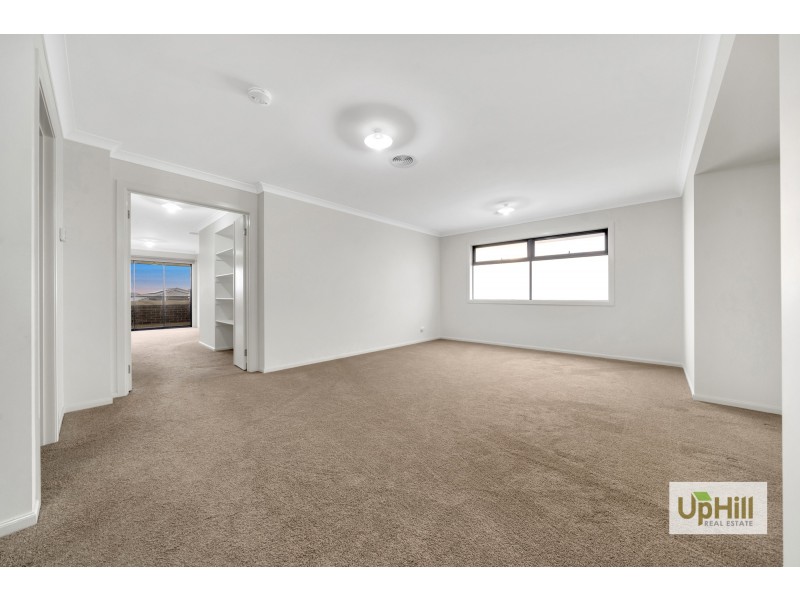 273 Heather Grove, Clyde North VIC 3978