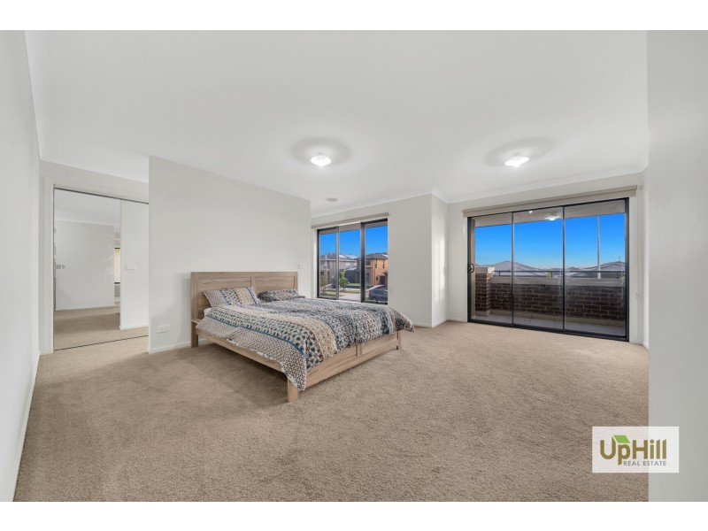 273 Heather Grove, Clyde North VIC 3978