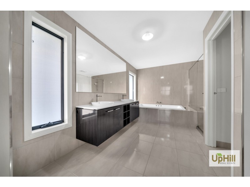 273 Heather Grove, Clyde North VIC 3978