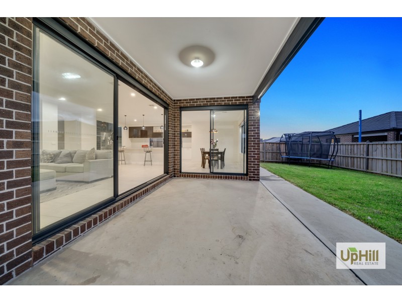 273 Heather Grove, Clyde North VIC 3978