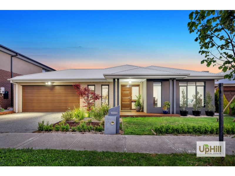 8 Elsey Way, Clyde North VIC 3978