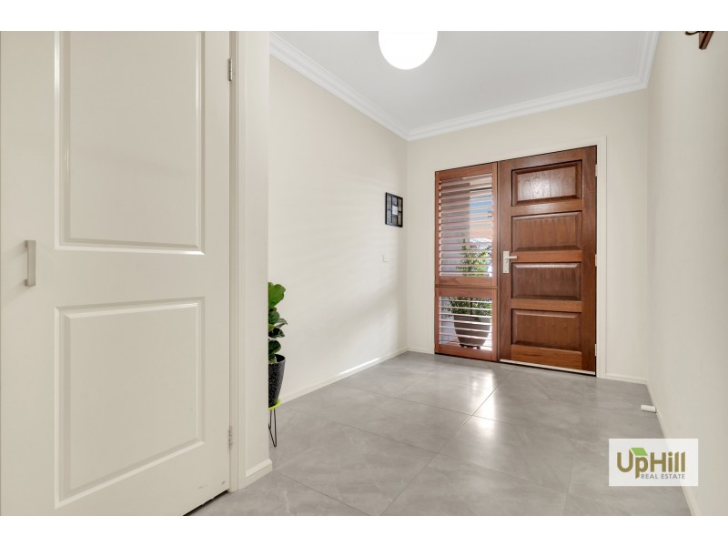 8 Elsey Way, Clyde North VIC 3978