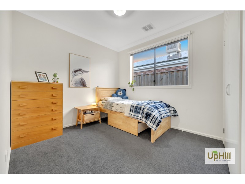 8 Elsey Way, Clyde North VIC 3978