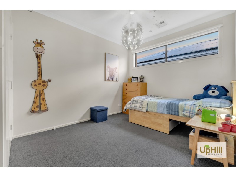 8 Elsey Way, Clyde North VIC 3978