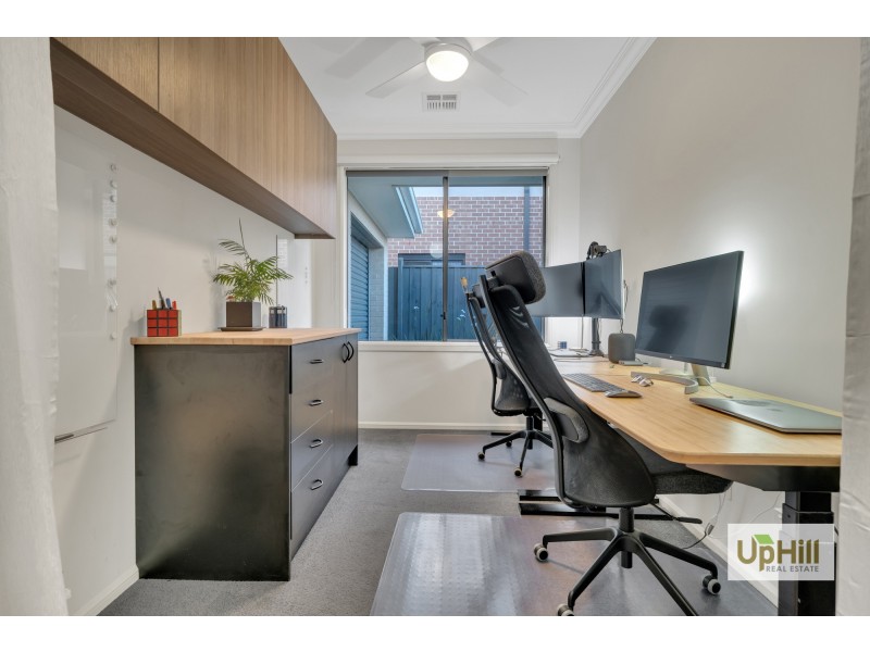 8 Elsey Way, Clyde North VIC 3978