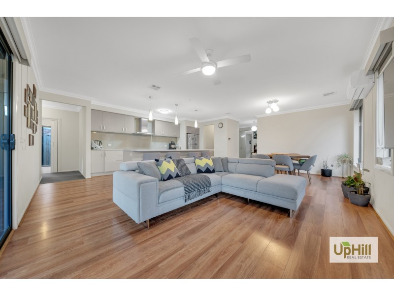 8 Elsey Way, Clyde North VIC 3978