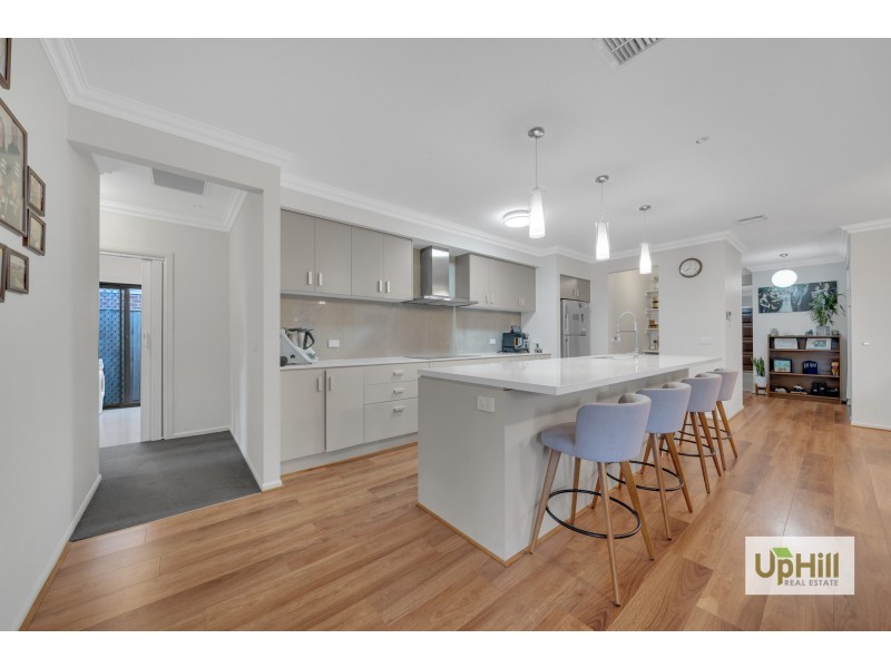 8 Elsey Way, Clyde North VIC 3978