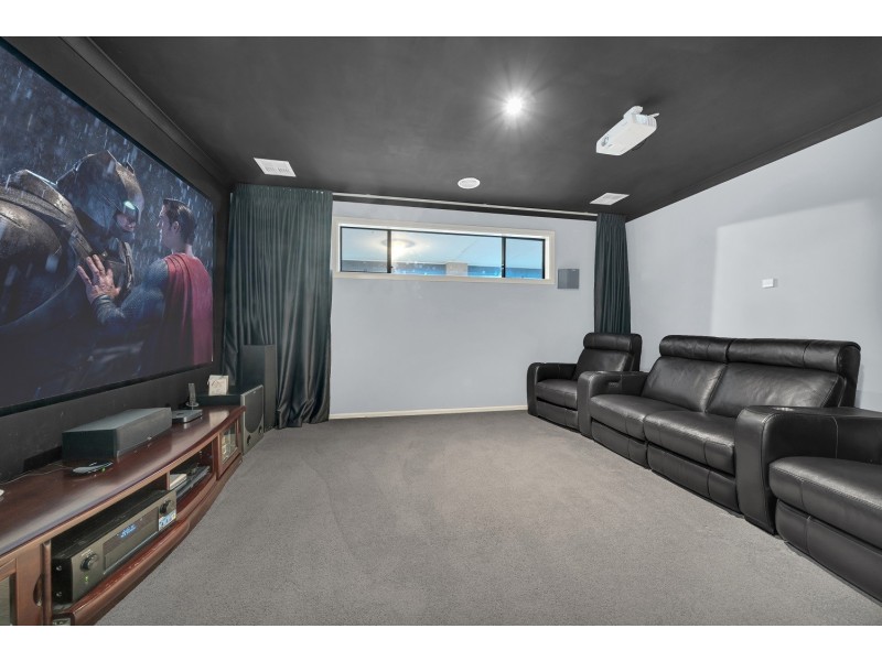 8 Elsey Way, Clyde North VIC 3978