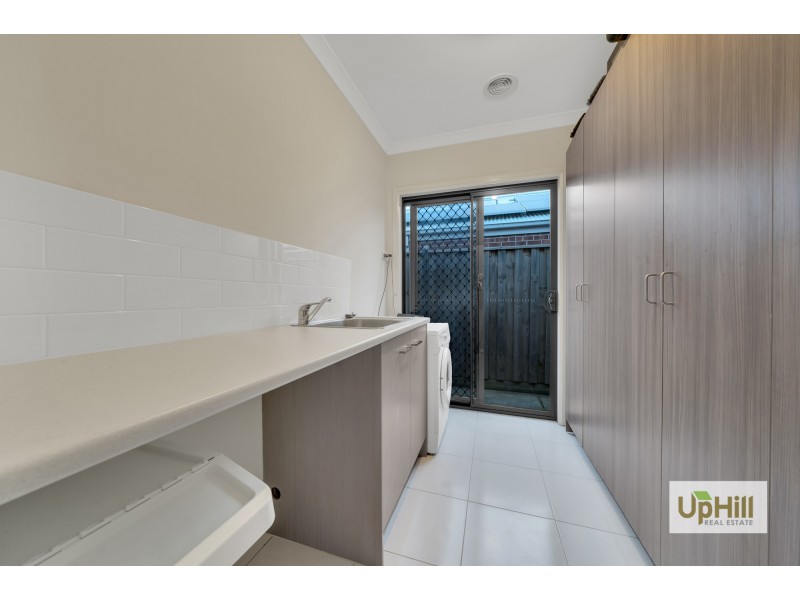 8 Elsey Way, Clyde North VIC 3978