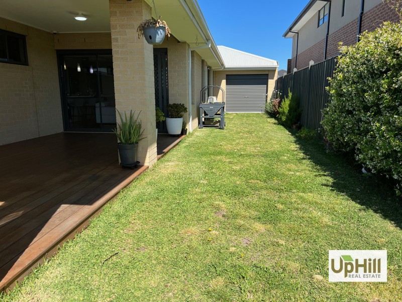 8 Elsey Way, Clyde North VIC 3978