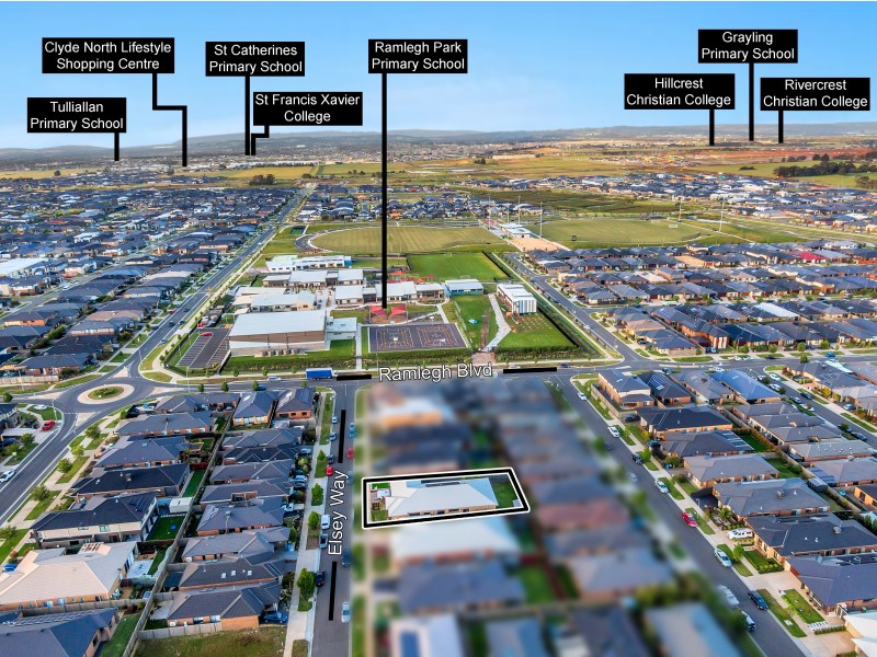 8 Elsey Way, Clyde North VIC 3978