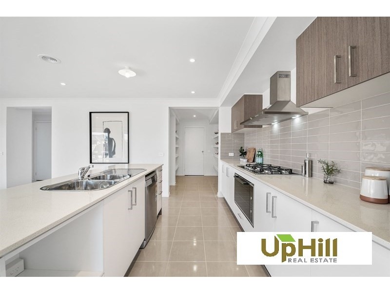 18 Hillwood Street, Clyde VIC 3978